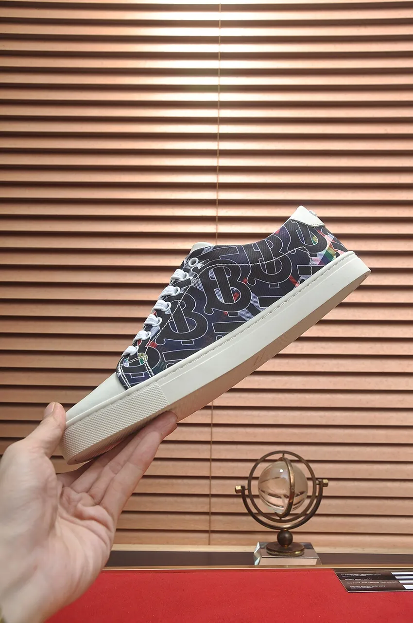 Men's shoes💰480💶[Burberry] (cowhide lining) classic low-top sneakers｜Imported cowhide with classic plaid fabric｜Cow leather lining｜Original outsole｜Fine workmanship and comfortable to wear Size: 38-44 (customized at 45)
